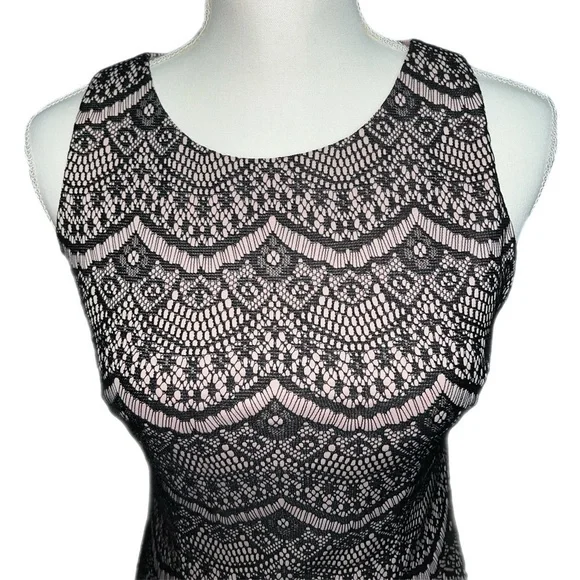 Guess Black Lace Sheath Dress Size 2
Lace Overlay on Nude Satin Zip Back - Picture 5 of 8
